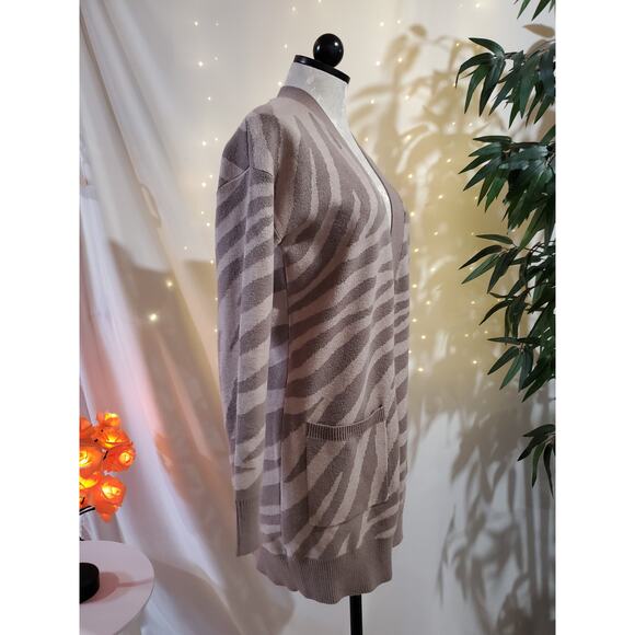Cupcakes and Cashmere Tan Animal Print Long Open Cardigan Sweater Womens Size S - Picture 4 of 8